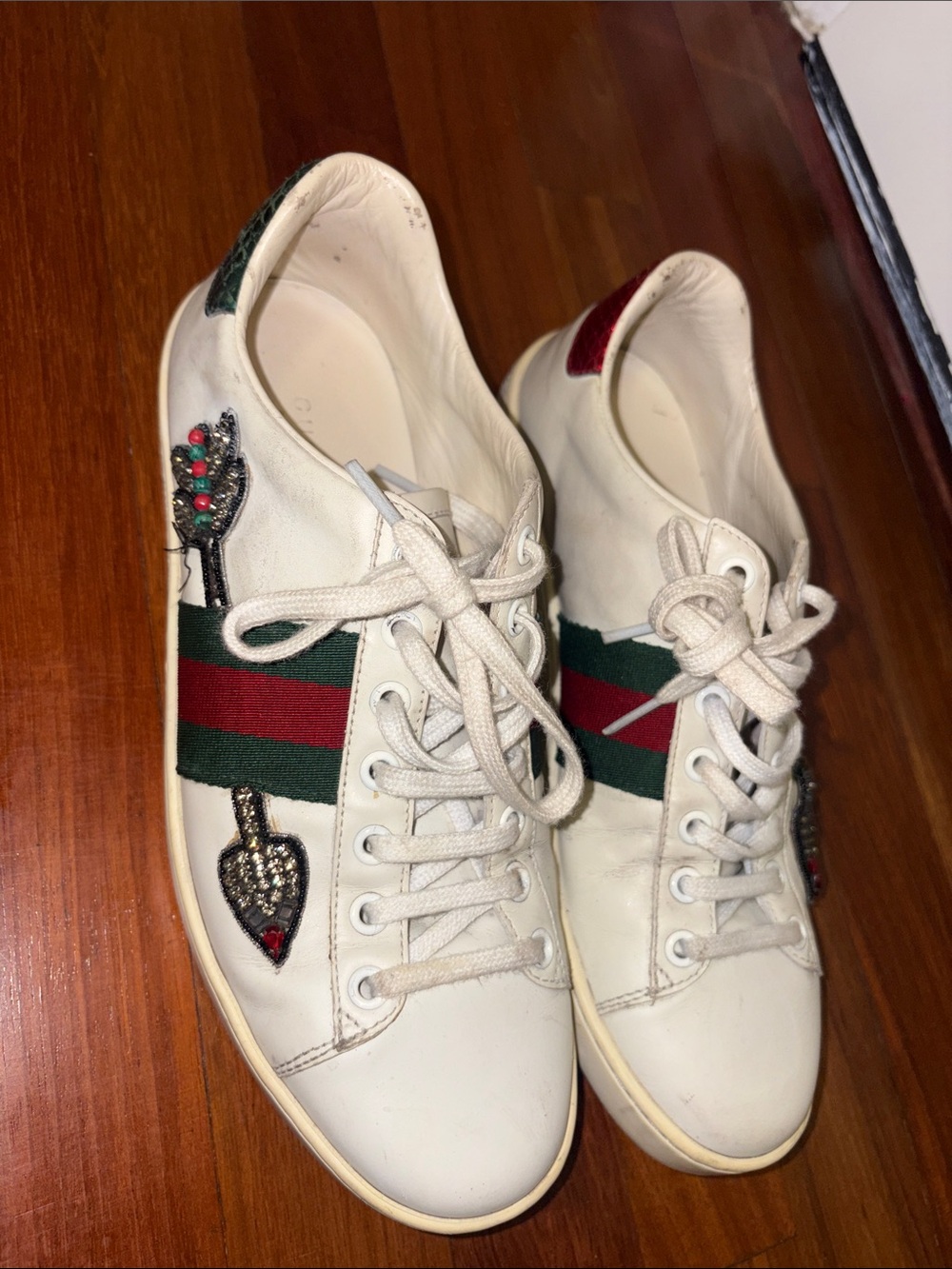 Gucci White Leather Green & Red Stripe Embellished Sneakers